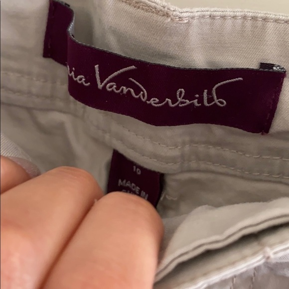 Lightly used gloria Vanderbilt craft Capri pants - Picture 2 of 3